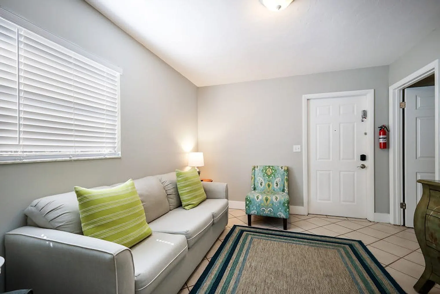 2 bed, 2.0 bath, 1205 sqft, $4,473 — Photo 4