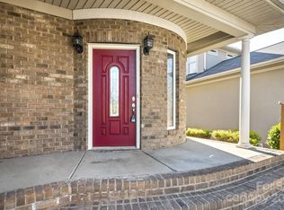 10142 Fairlea Dr, Charlotte, NC 28269