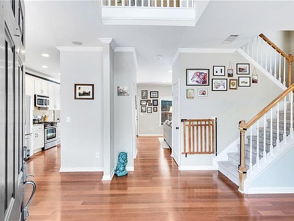 4th image of 210 Brentwood Ct