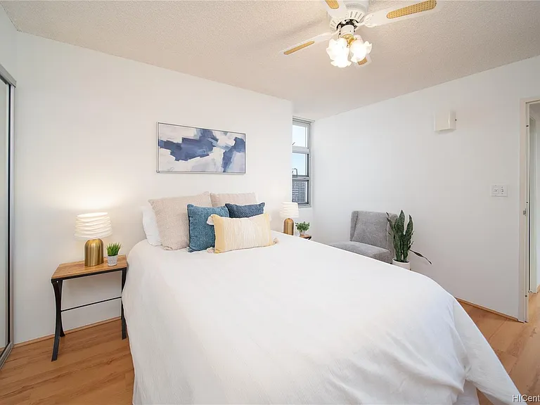 1448 Young St #1703 — Photo 7