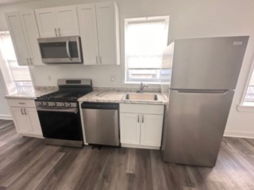 1st image of 4931 Walnut St Floor 3