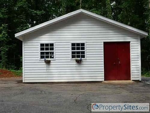 3rd image of 260 Holly Dr