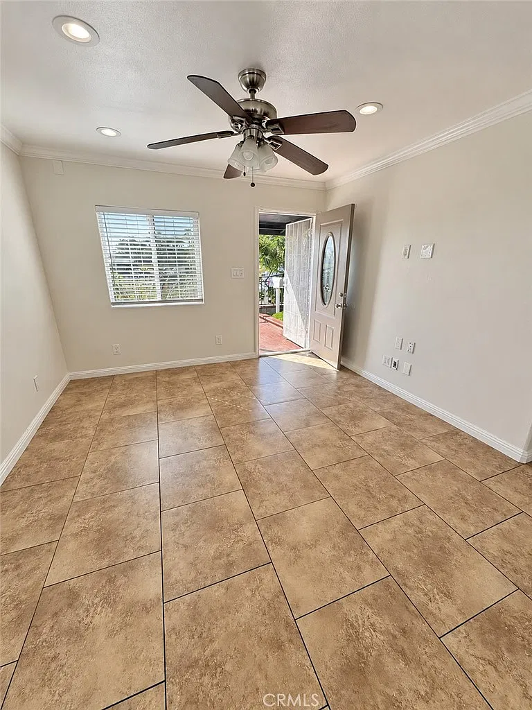 2 bed, 700 sqft, $2,500 — Photo 2