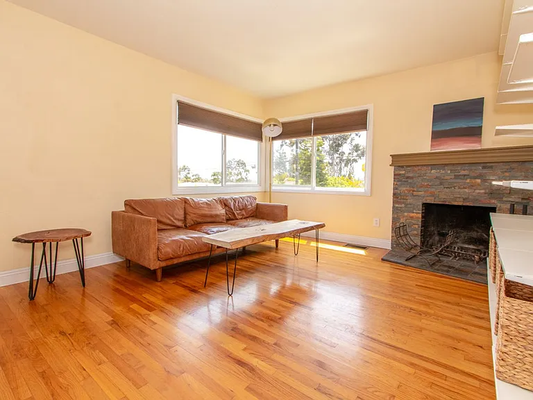 Well Maintained & Bright Detached 2 bed / 1 bath Home In Quiet Neighborhood of North Park - Peak ... — Photo 4