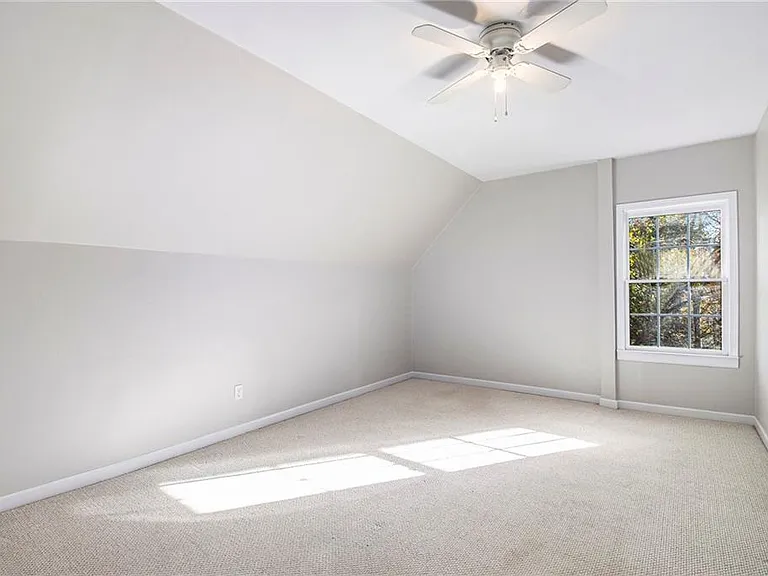 960 Landmark Dr — Photo 34