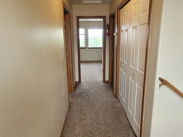 1306 S Skyline Dr — Photo 8