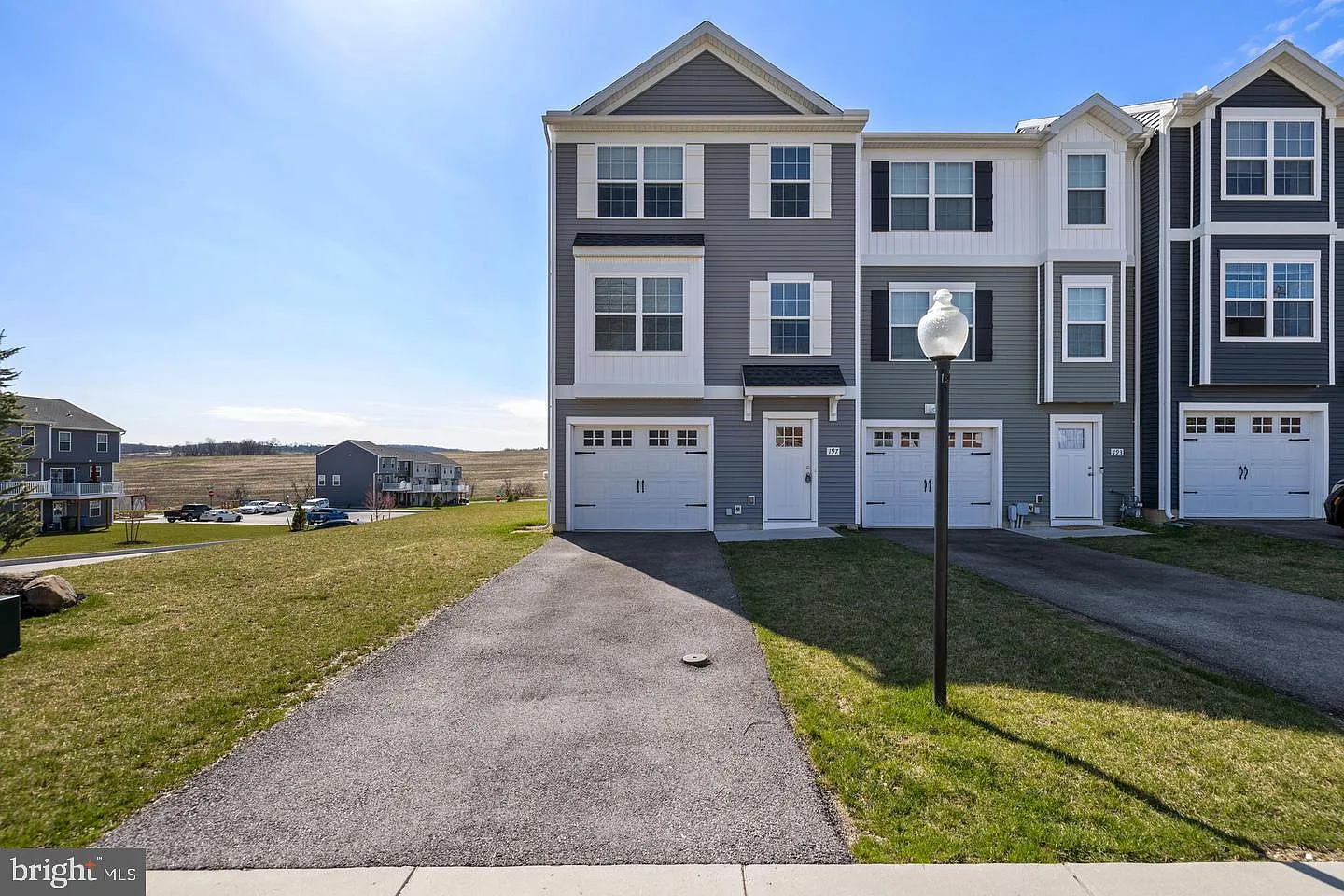 4 bed, 2.5 bath, 1625 sqft, $2,120 — Photo 1