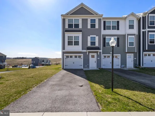 36 Secretariat Dr, Hanover, PA 17331