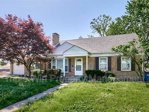 3rd image of 8904 Cozens Ave