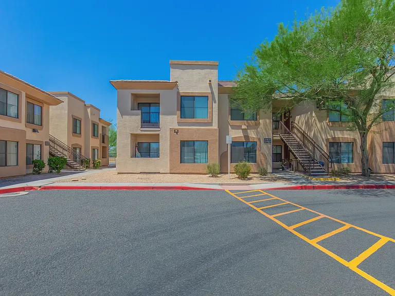 Indigo Pointe Apartments — Photo 9
