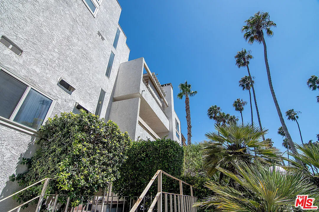 2 bed, 2.5 bath, 1301 sqft, $4,950 — Photo 2