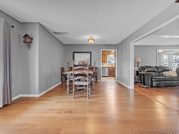 5th image of 2316 W Nashville Ct S