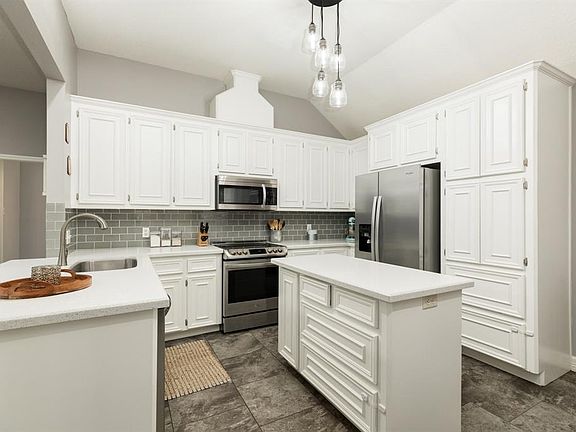 5th image of 215 Audubon Woods Ct