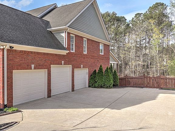 5th image of 210 Golf Crest Dr