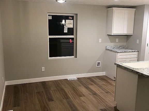 4th image of 617 Della Ct