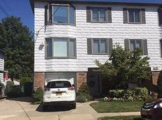 1571 209th St, Bayside, NY 11360