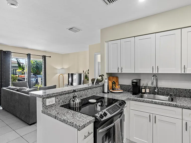 3860 NE 23rd Ave #4 — Photo 7