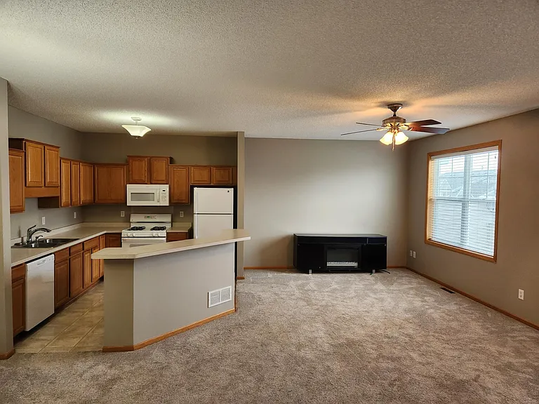 20663 Hampshire Way — Photo 2