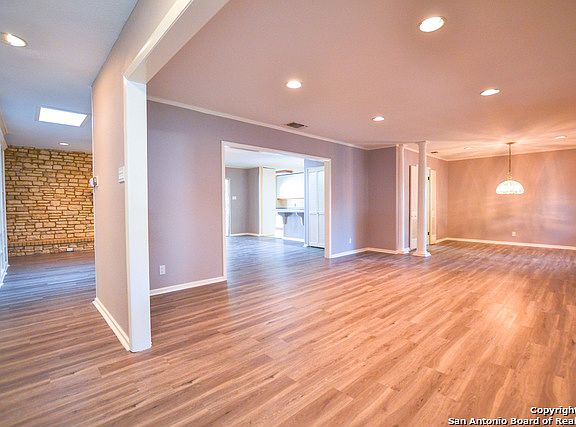 5th image of 618 Balfour Dr