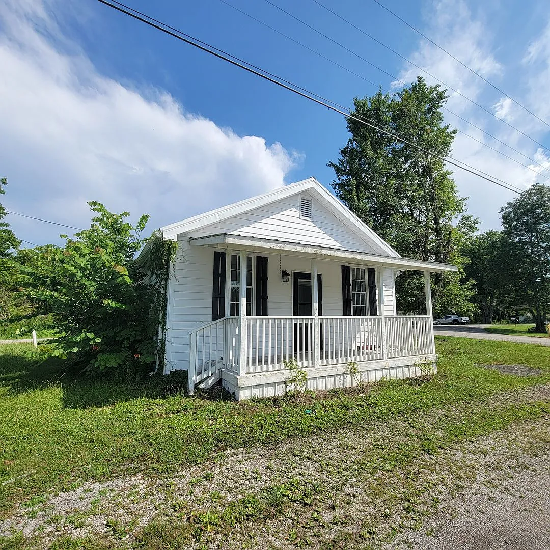 2 Bed, 1.5 Bath-Residential/Commercial — Photo 2