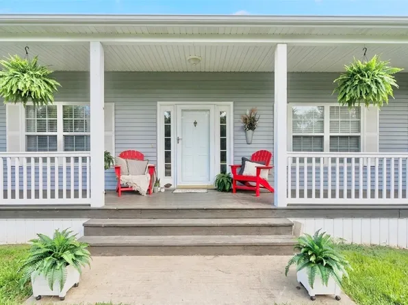 66 Lakeside Dr, Eureka Springs, AR 72631