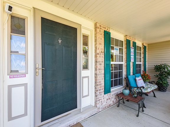 2nd image of 22533 Reserve Cir