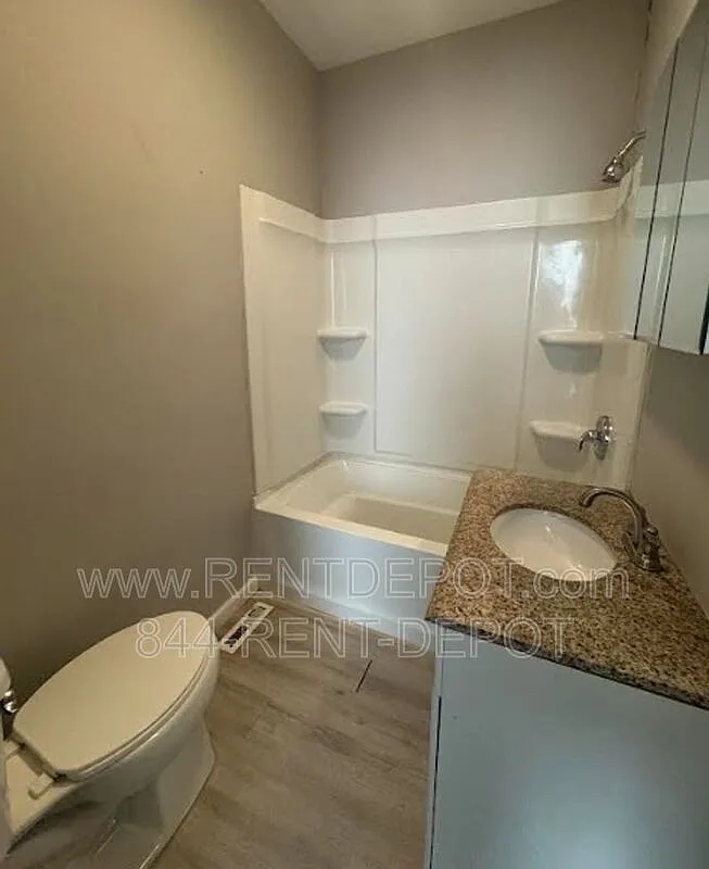2 bed, 1.0 bath, 1584 sqft, $950 — Photo 4
