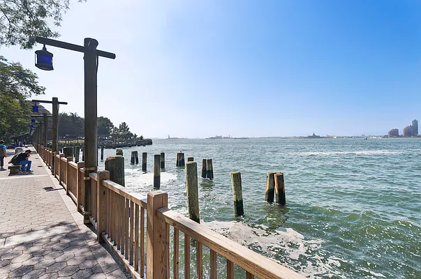 Sold by Triplemint | media 12