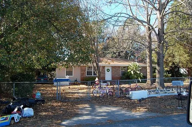 121 Dennis Dr photo 1