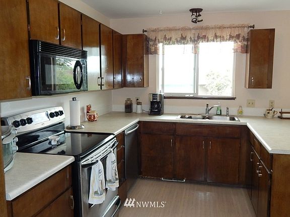 2nd image of 1139 E Hill Place