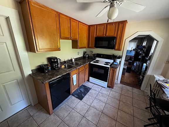 4th image of 160 Farber Ln APT 5