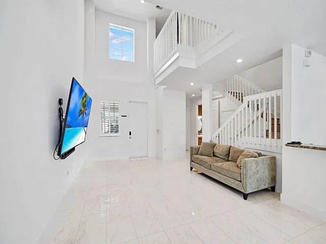 3 bed, 2.5 bath, $3,900 — Photo 2