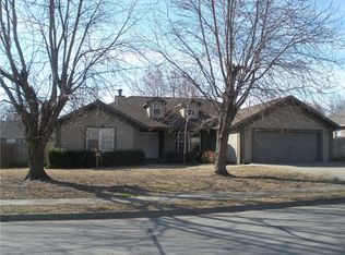 4433 W New Bridge Rd, Fayetteville, AR 72704