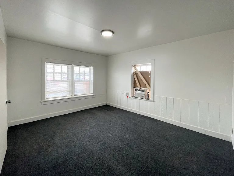 420 E 4th — Photo 3