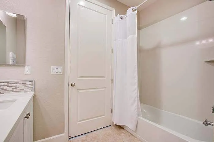 1st Floor Bath