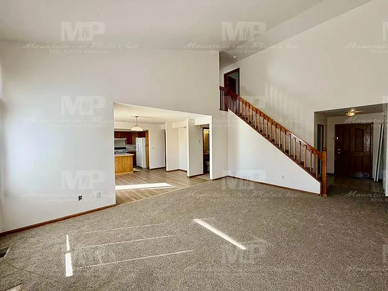 4400 Vista Dr — Photo 3