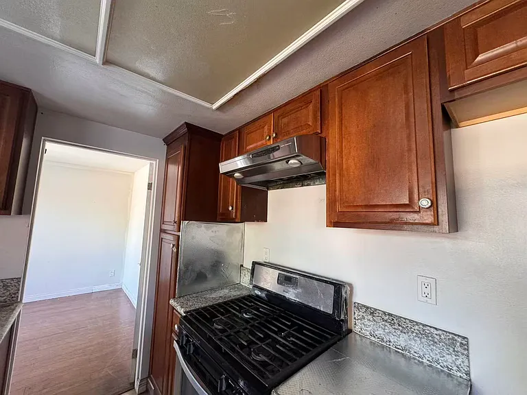 2512 Overland Ave — Photo 10