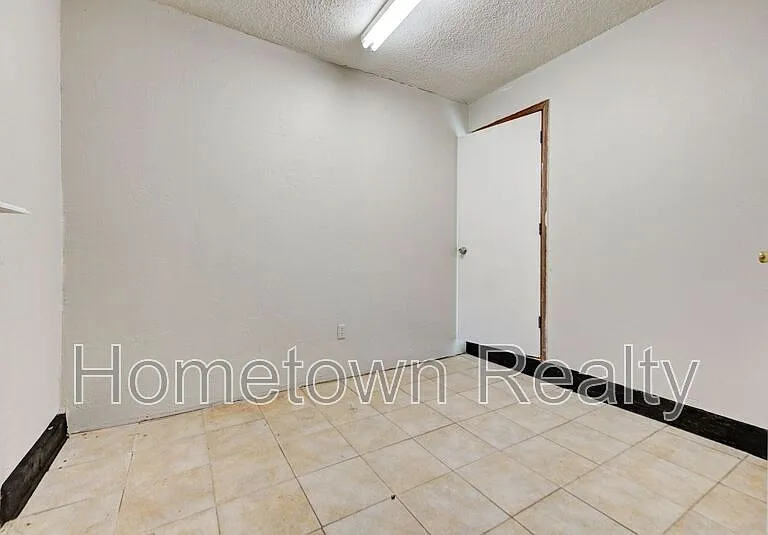 208 W Shadywood Dr — Photo 12