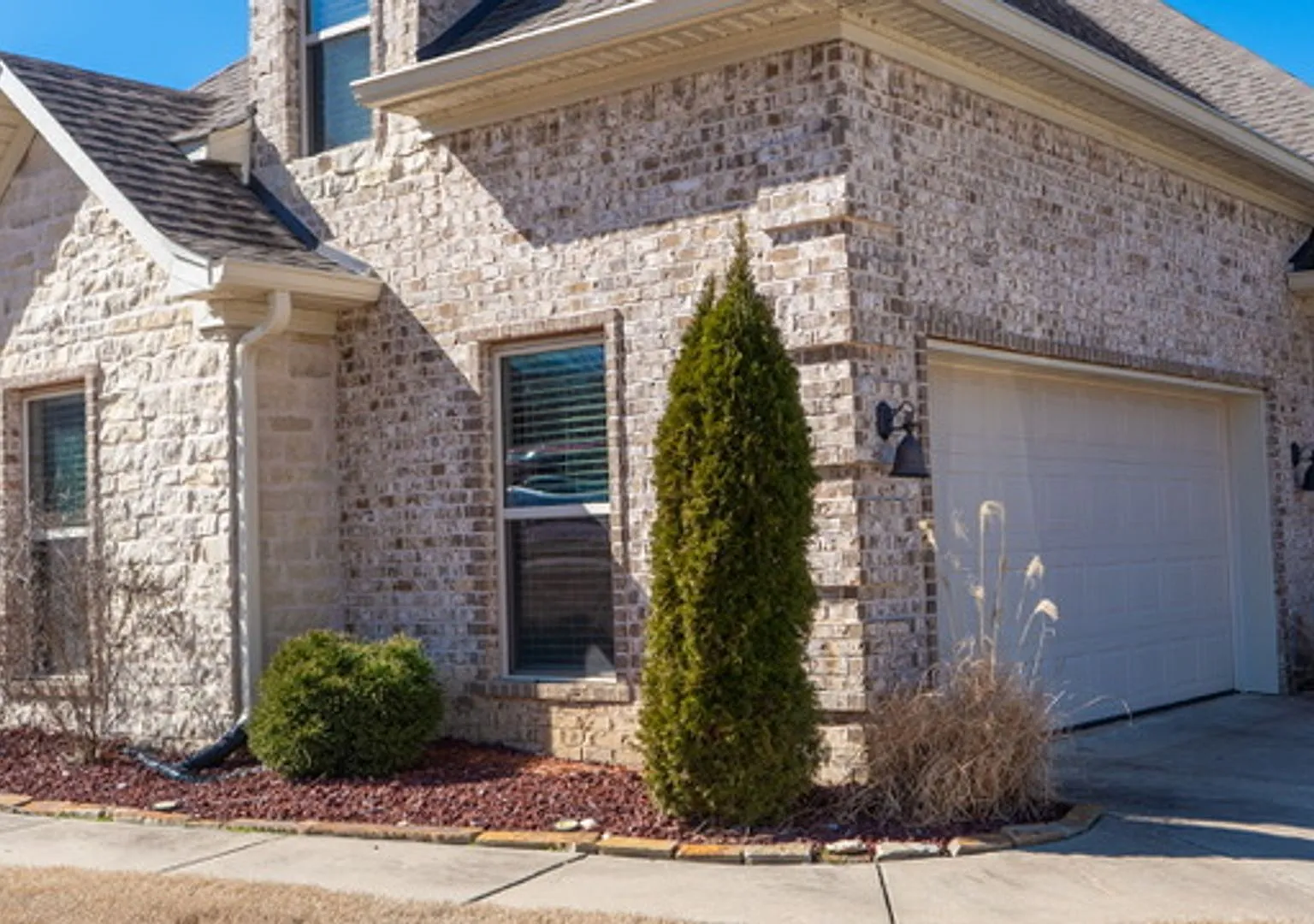 Beautiful all Brick home in Benton — Photo 1