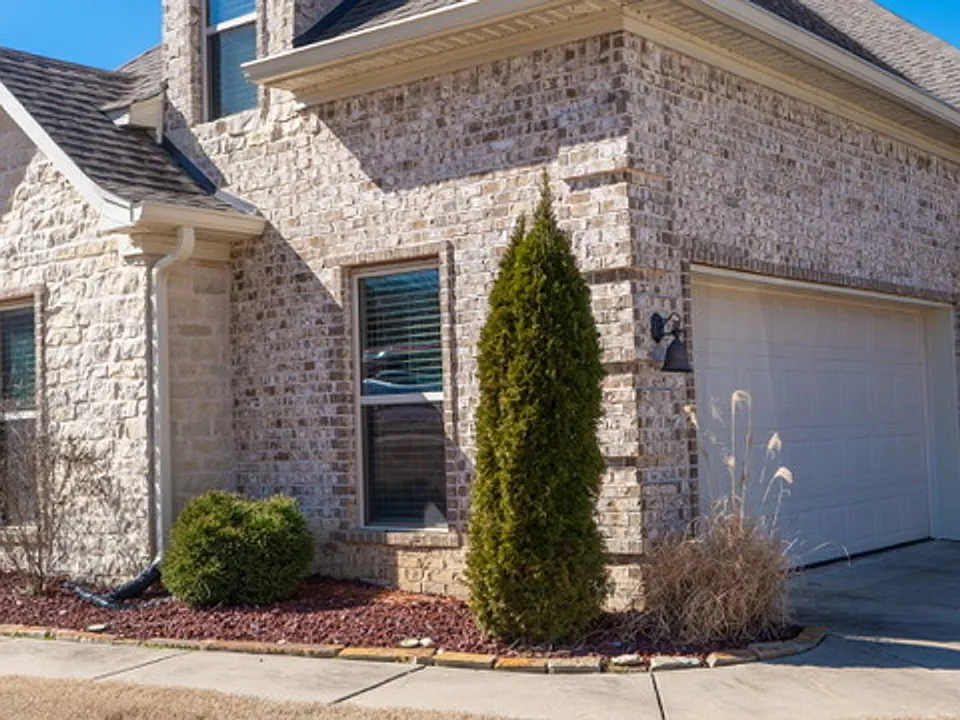3707 Sterling Oaks Dr