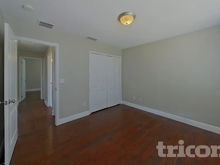 15206 Markham Dr — Photo 11