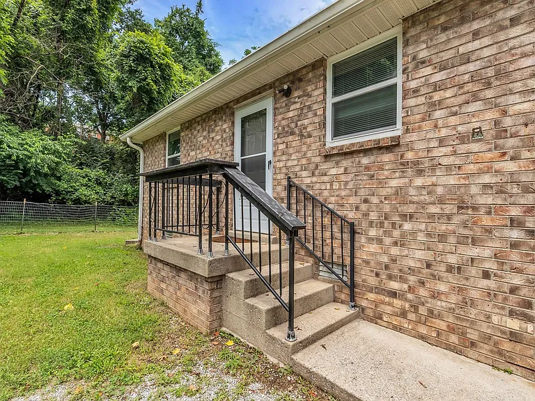2601 Morganmeade Dr — Photo 2