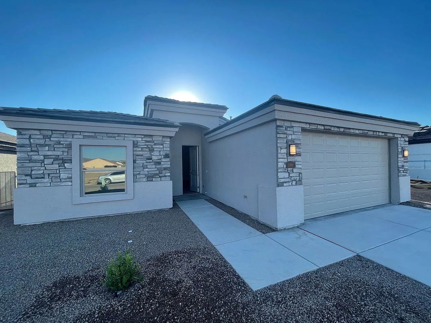 Beautiful 3 Bedroom 2 Bathroom Home! — Photo 3
