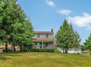 520 Edgewood Rd, Beaver Falls, PA 15010