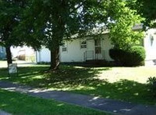 813 5th St, Kalona, IA 52247