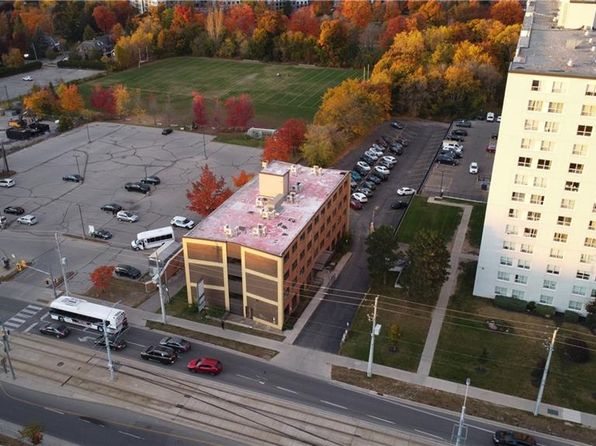 824 King St W, Kitchener, ON N2G 1G1