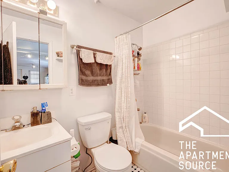 1627 N Winchester Ave #1R — Photo 6