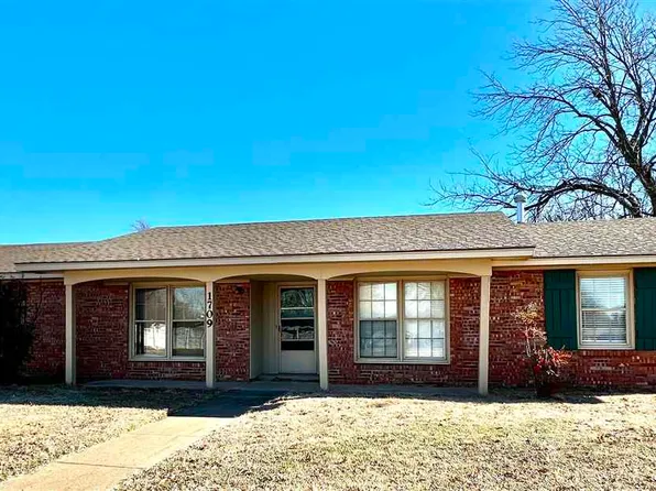 1709 N Pecan Rd, Ponca City, OK 74604