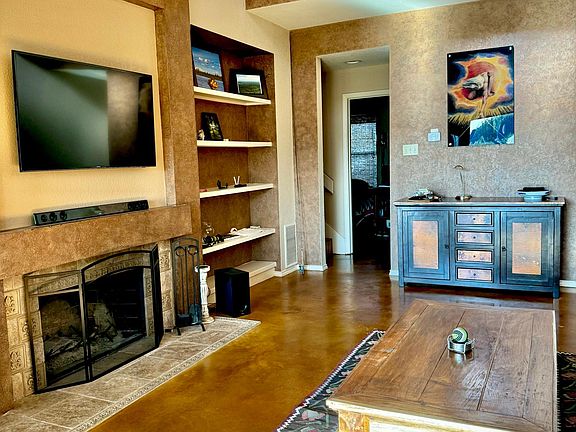 Spacious Living area with 25' ceilings