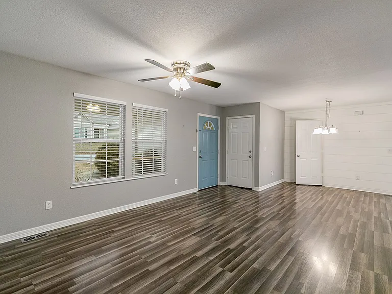 32 Kendal Dr — Photo 5